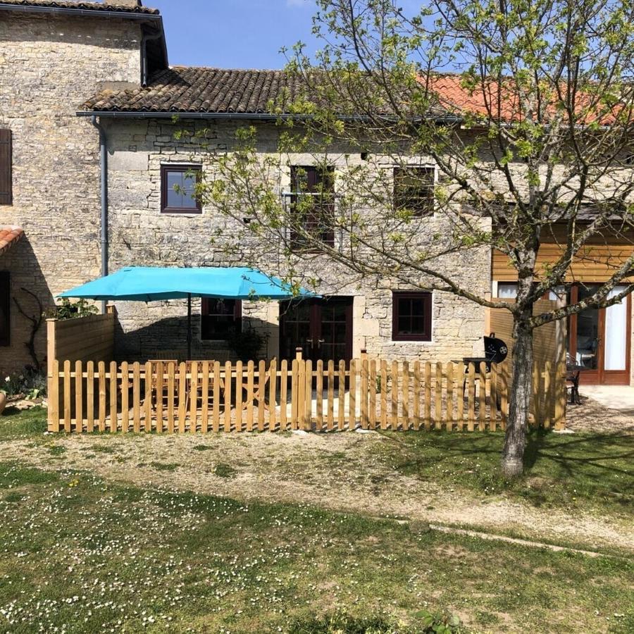 Blacksmiths Cottage In Blanzay - 3 Beds ภายนอก รูปภาพ
