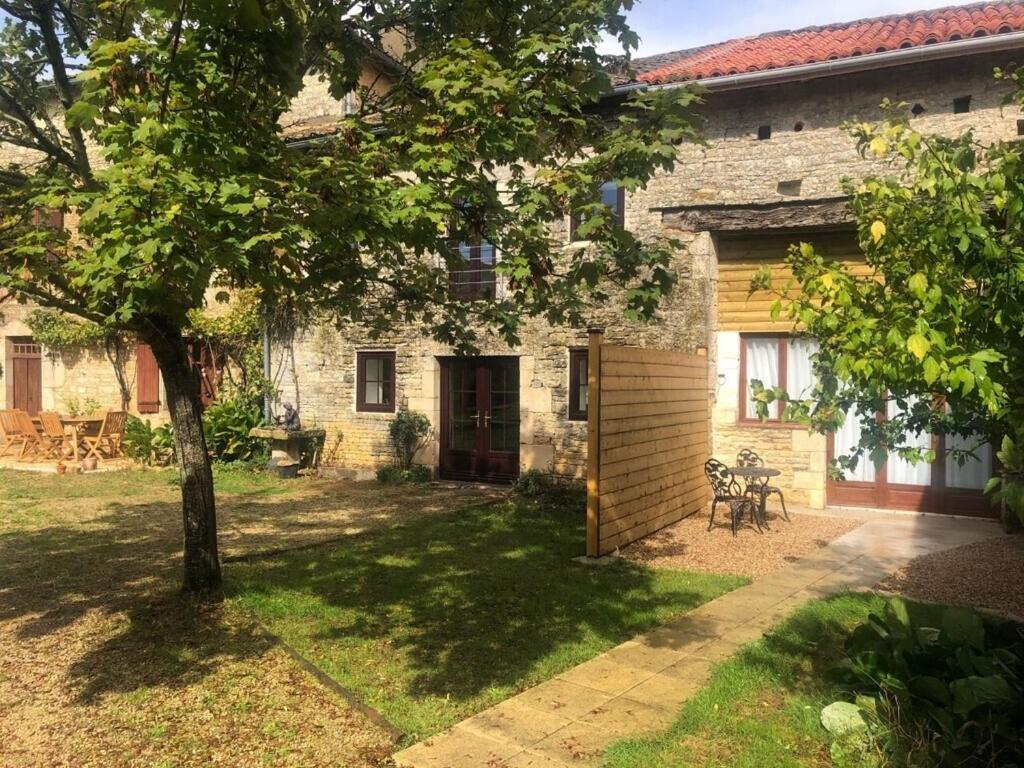 Blacksmiths Cottage In Blanzay - 3 Beds ภายนอก รูปภาพ