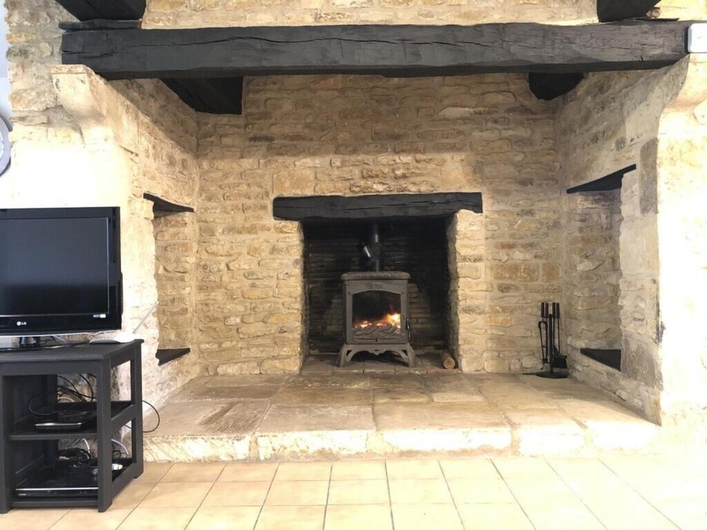 Blacksmiths Cottage In Blanzay - 3 Beds ภายนอก รูปภาพ