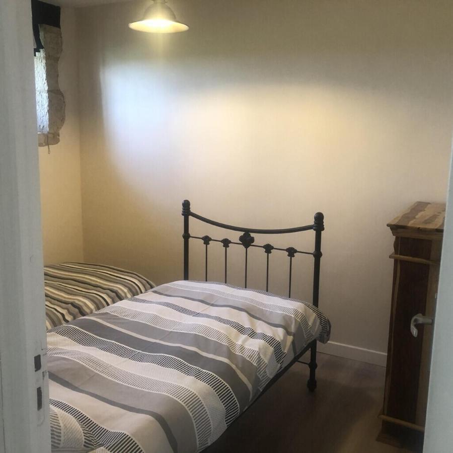 Blacksmiths Cottage In Blanzay - 3 Beds ภายนอก รูปภาพ