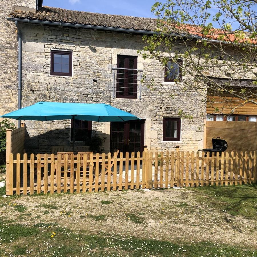 Blacksmiths Cottage In Blanzay - 3 Beds ภายนอก รูปภาพ